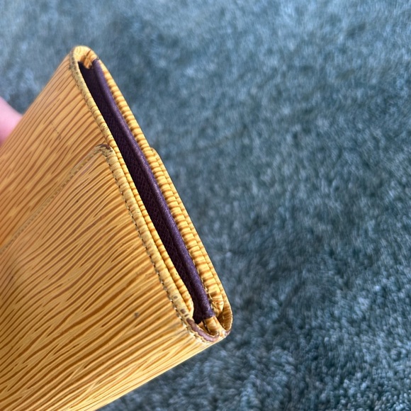 Louis Vuitton Yellow EPI Leather Elise Compact
Wallet SP0030 - Picture 7 of 12